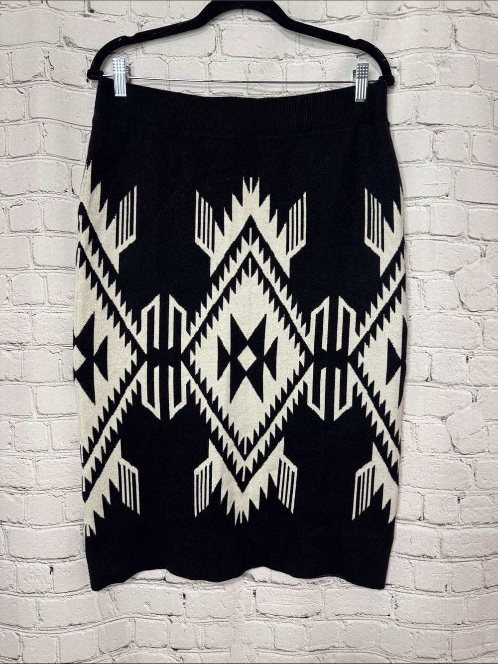 Ariat Women's Chimayo Sweater Skirt in Black/Buttercream Size L Large